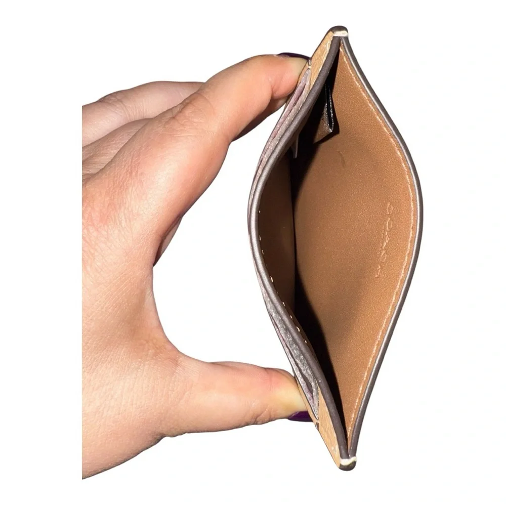 Coach NWT Tan and Pink Lip Design Card Holder - Picture 5 of 6